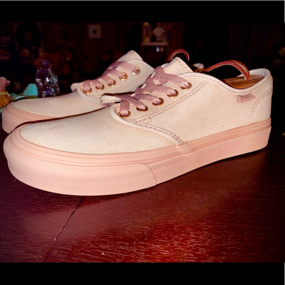 WOMENS VANS ROSE GOLD SIZE 8